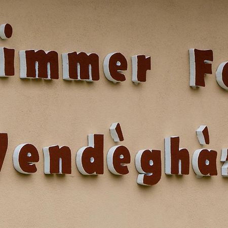 Zimmer Feri Vendeghaz Hotel Abaujszanto ภายนอก รูปภาพ